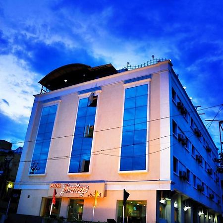 Hotel Sooriya Residency Madrás Exterior foto