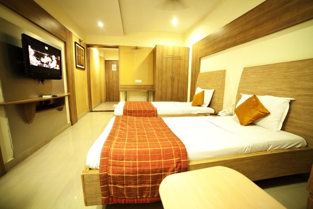 Hotel Sooriya Residency Madrás Habitación foto