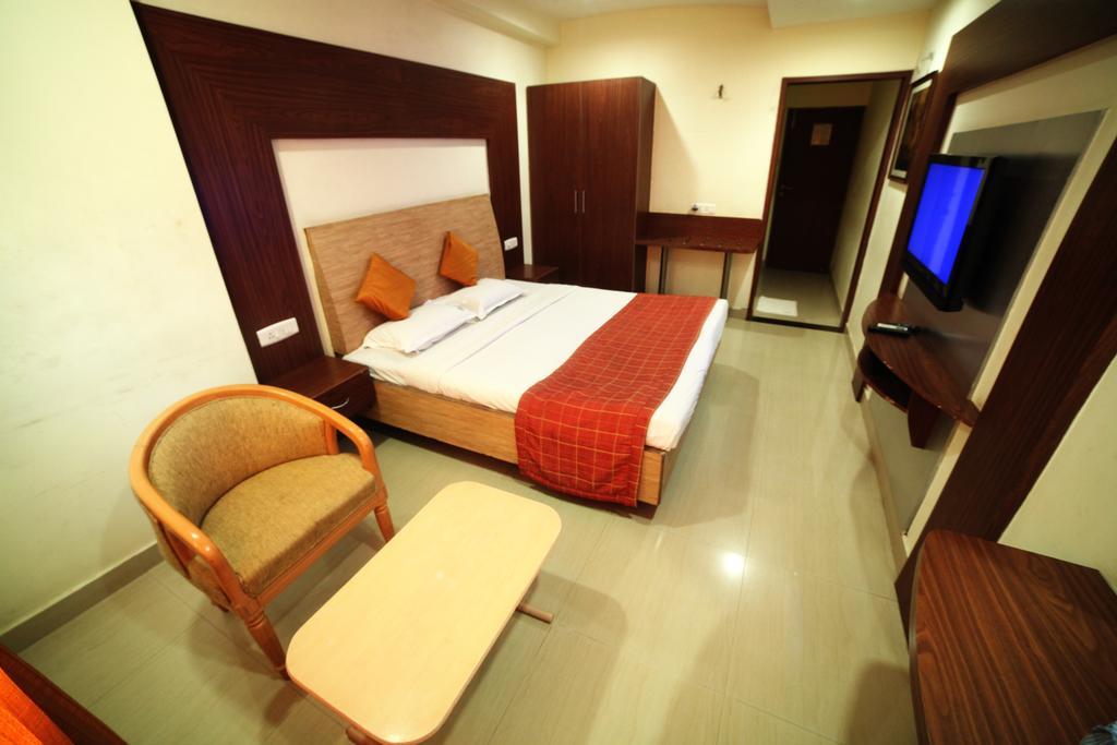 Hotel Sooriya Residency Madrás Habitación foto